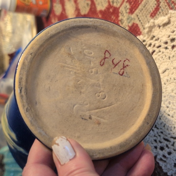 💥SOLD💥Roseville Pinecone Pottery Large Vase - Picture 7 of 10